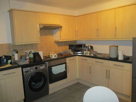 2 bedroom flat to rent - Photo 5