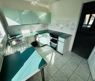 2 bedroom end of terrace house to rent - Photo 5
