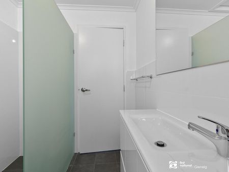 RENOVATED GROUND FLOOR UNIT IN PRIME LOCATION! - Photo 2