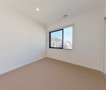 24 Shoreline Cr, Carrum Downs, Vic 3201 - Photo 2