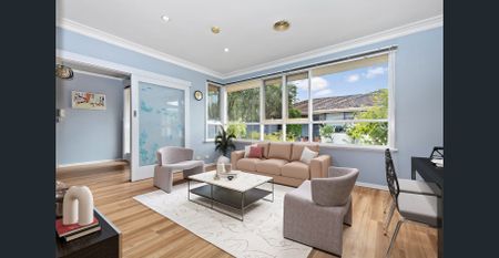 Spacious Villa with Large Private Courtyard! - Photo 2