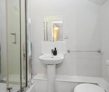 Apt 11, Kingsway Court, Dunmurry, Belfast, BT17 9SE - Photo 6