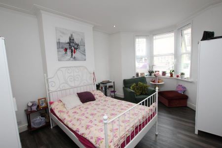 1 bedroom in a house share to rent - Photo 3