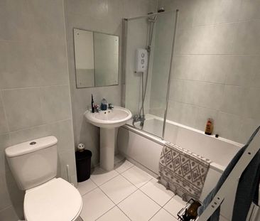 1 bed Flat for rent - Photo 2