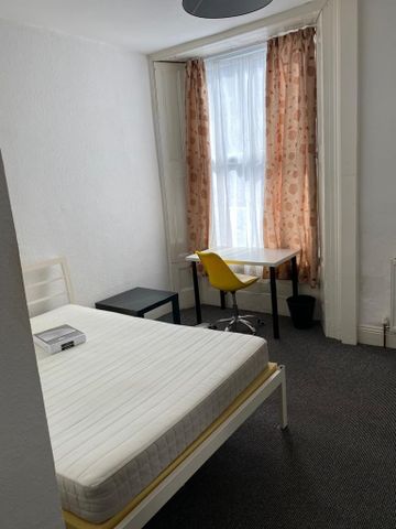 3 bedroom flat share to rent - Photo 3