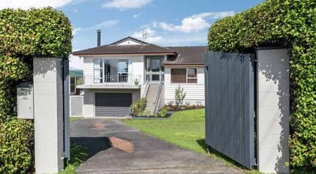 SUNNY HOME IN COCKLE BAY - Photo 3