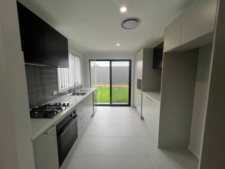 MODERN & LOW MAINTENANCE LIVING - Photo 4