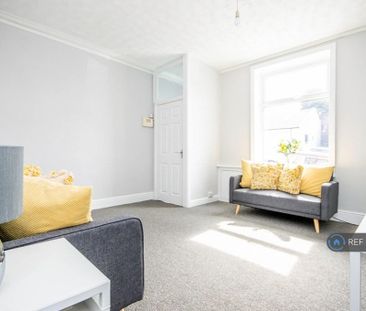 3 bedroom end of terrace house to rent - Photo 2