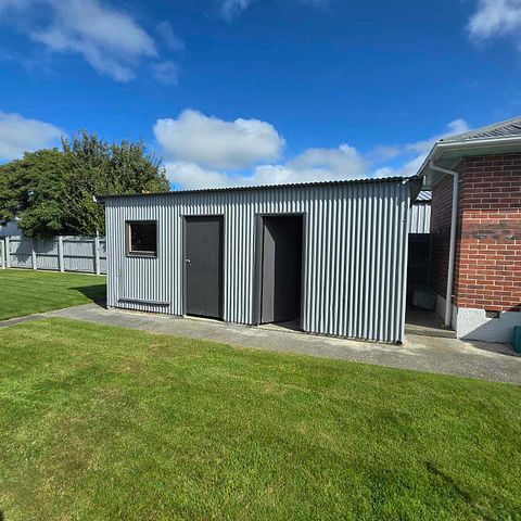 Spacious Tidy Family Home - Photo 1