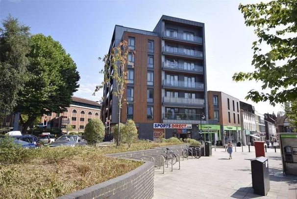 Queensway, Redhill, Surrey, RH1 - Photo 1