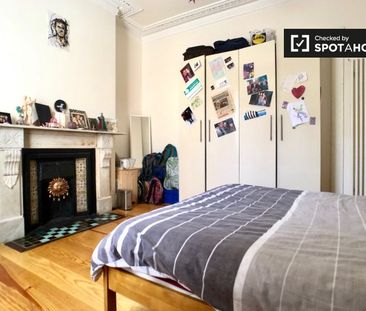 Spacious room in shared apartment in Stoneybatter, Dublin - Photo 2