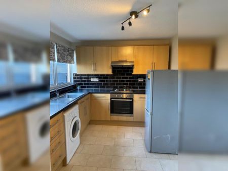 2 bedroom end of terrace house to rent - Photo 2