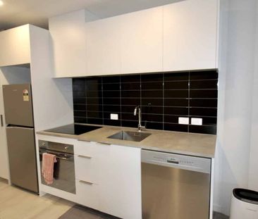 Stylish and Sophisticated One Bedroom Apartment - Photo 5