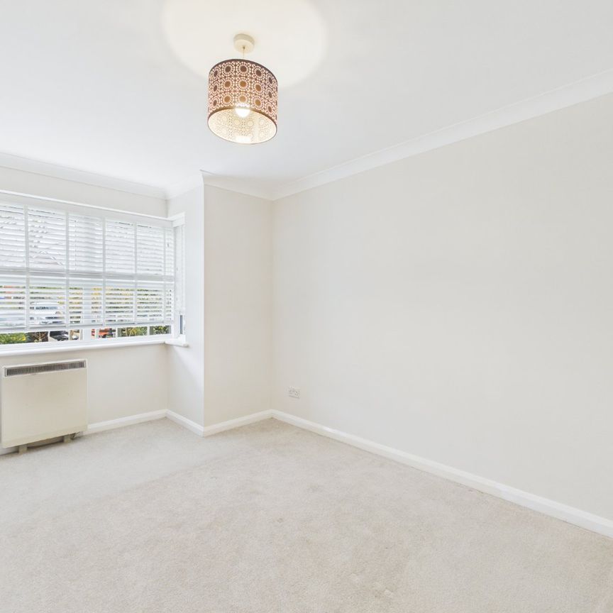 2 bedroom in Church Road West, Farnborough - Photo 1