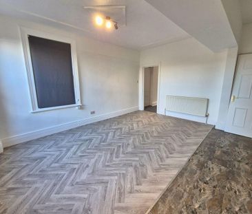 8 bedroom terraced house to rent - Photo 4