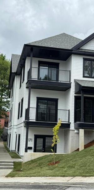 4½ neuf à louer Sherbrooke – Stationnement, option électros - Photo 1