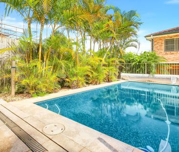 Sun-Filled, Two Level Four (4) Bedroom Family Home With A Large All... - Photo 5