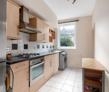 2 bedroom end of terrace house to rent - Photo 4