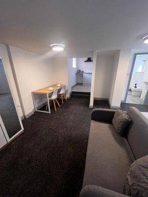 Studio to rent - Photo 1