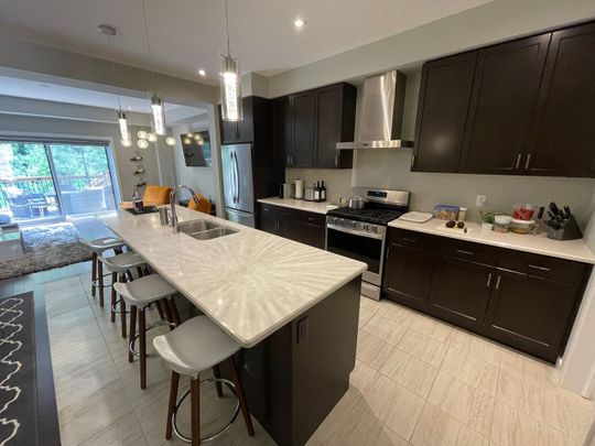 For Lease - 912 Robert Ferrie Drive, Kitchener, Ontario - Photo 1