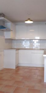 3 bedroom mews to rent - Photo 3