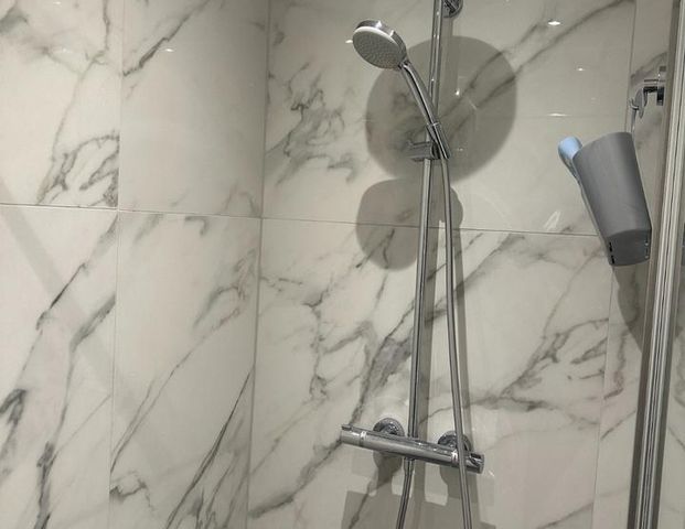 Modernes & möbliertes Apartment mit Balkon - Photo 1