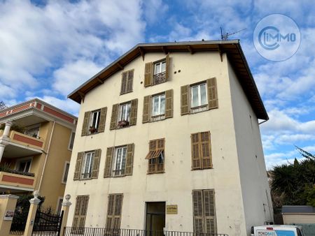 Exclusivité – Studio meublé mansardé avec vue dégagée, Bas Cimiez - Photo 2