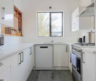 Family Home in Levin! - Photo 3