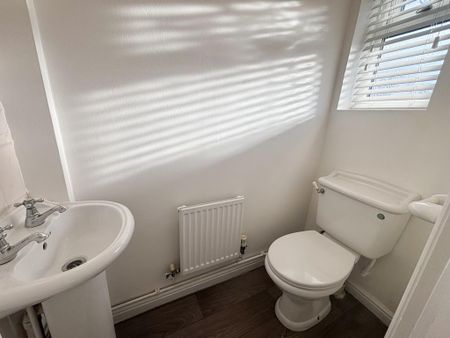 3 bedroom semi-detached house to rent - Photo 2