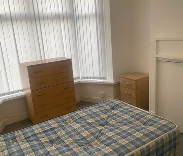 Room in a Shared House, Amberley Grove, B6 - Photo 4