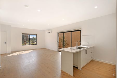 30 England St, Werribee VIC 3030 - Townhouse For Rent | Domain - Photo 2