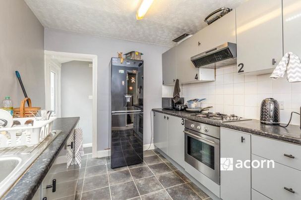 1 bedroom in a house share to rent - Photo 1