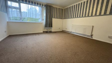 To Let - Photo 3