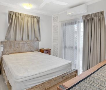 Furnished & Spacious Inner-City Apartment! - Photo 2