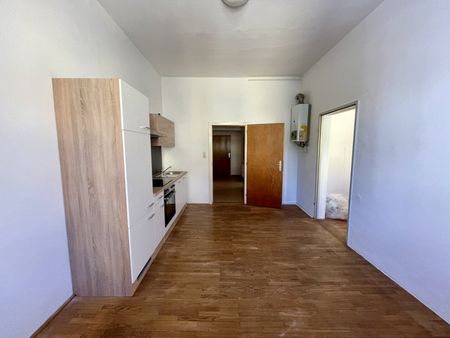 Teilsanierte 3-Zimmer-Altbauwohnung – Salzburg / Lehen - Photo 2