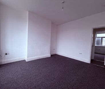 3 Bedroom Mid Terrace For Rent - Photo 2