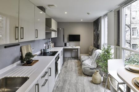 1 bedroom in a flat share to rent - Photo 3