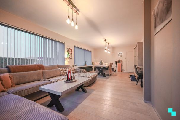 Vrijstaande villa met vier slaapkamers op perceel van ca. 1717 m² - Photo 1