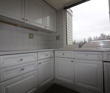 3 bedroom end of terrace house to rent - Photo 5