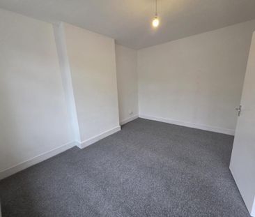 2 bedroom semi-detached bungalow to rent - Photo 3