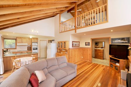 3 Sandra Street, Bulleen VIC 3105 - House For Rent | Domain - Photo 5