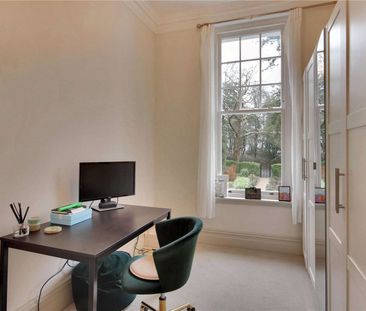 Two bedroom apartment located in a Manor House at Wadhurst Place be... - Photo 2