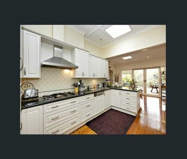 BRILLIANTLY ACCOMODATING IN BAYSIDE!! - Photo 4