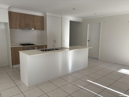 Spacious Family Living in Prime Urraween Location - Photo 4