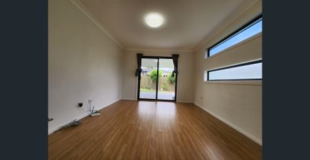 Spacious 2 bedroom granny flat with separate entrance - Photo 2