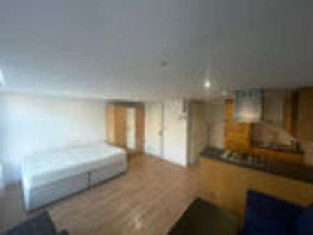 Studio to rent - Photo 2