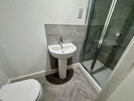 1 bedroom in a house share to rent - Photo 3