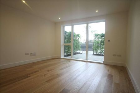 A high quality two bedroom, two bathroom apartment - Photo 2