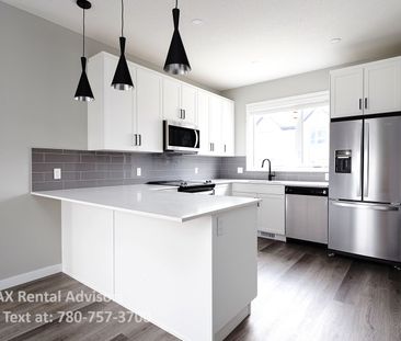 GREAT 3 BED, 2.5 BATH, 2 STOREY TOWNHOUSE, WITH AN ATTACHED DOUBLE ... - Photo 2