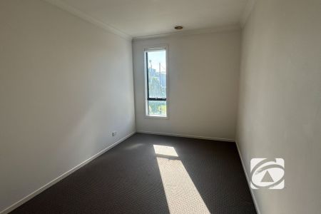 MODERN 3 BEDROOM HOME WITH PRIME LOCATION! - Photo 3